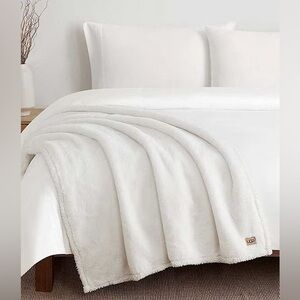 UGG Sherpa Cynthia throw blanket white